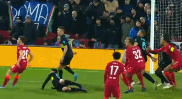 邹市明从奥运冠军到创业失败，经历挫折与反思，展现人生选择与责任的复杂性。