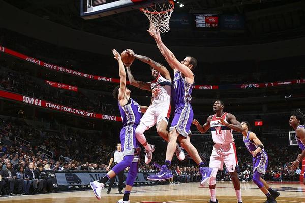 利雅得胜利2-1逆转费哈，C罗双响+补时第14分钟点射绝杀