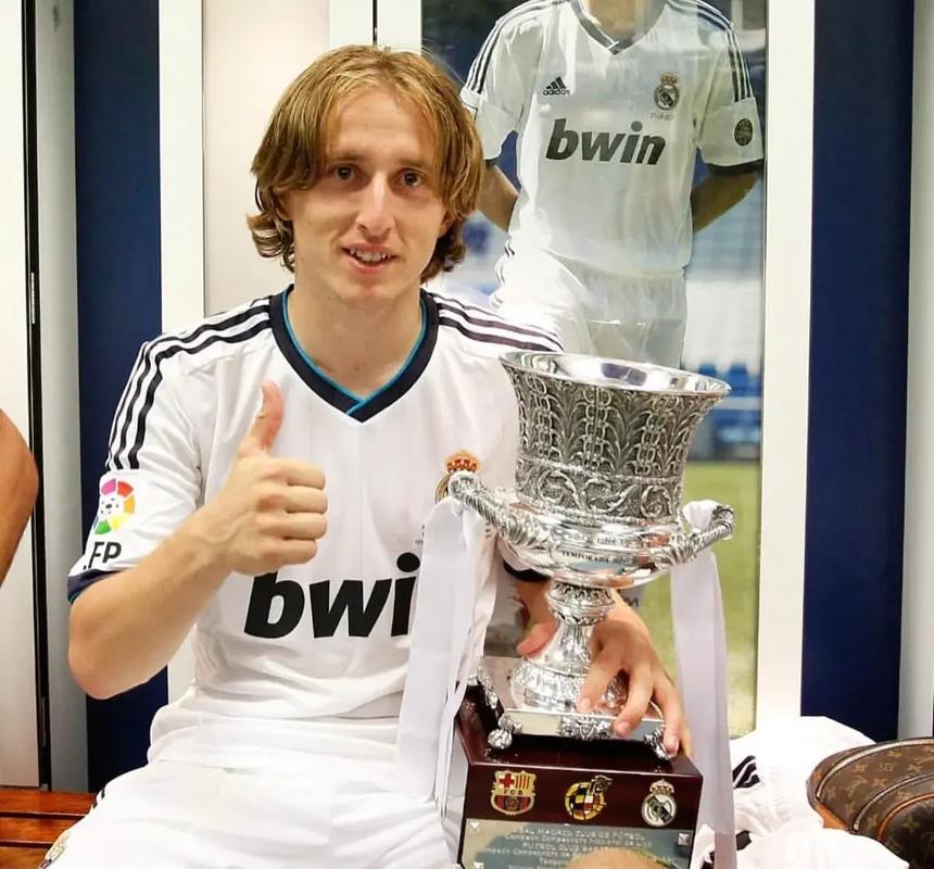 CBA杯战报：王哲林17分7板，上海111-72狂胜四川